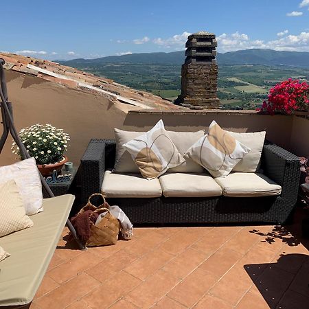 Ferienwohnung La Terrazza Sul Verde, Vista Mozzafiato In Pieno Centro Todi Exterior foto