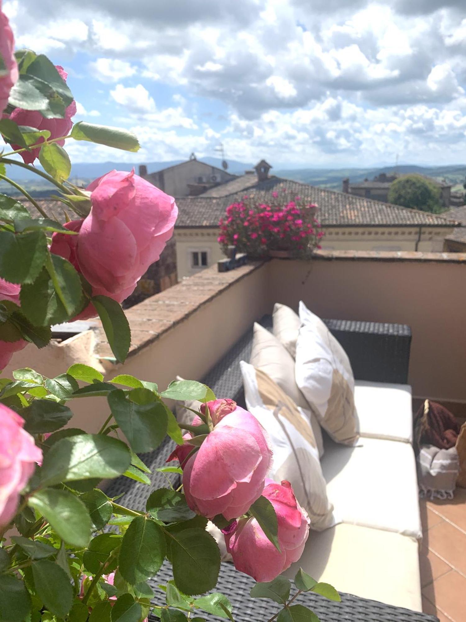 Ferienwohnung La Terrazza Sul Verde, Vista Mozzafiato In Pieno Centro Todi Exterior foto